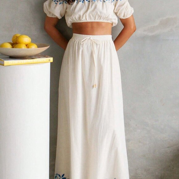 Blue And White Boho Women's Woven Print Midriff-Baring Top And Flowy Hem Dress - Picture 3 of 12